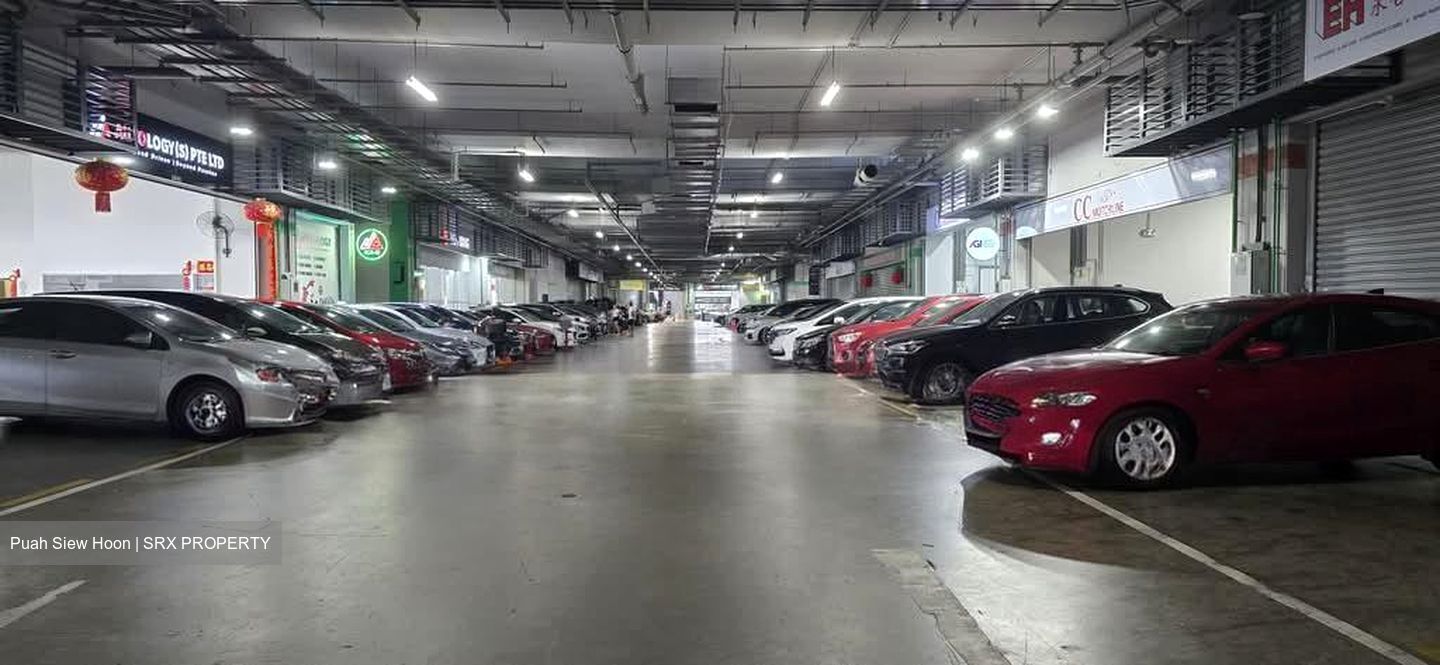 Carros Centre (D25), Factory #566863721